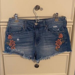floral embroidered shorts!!